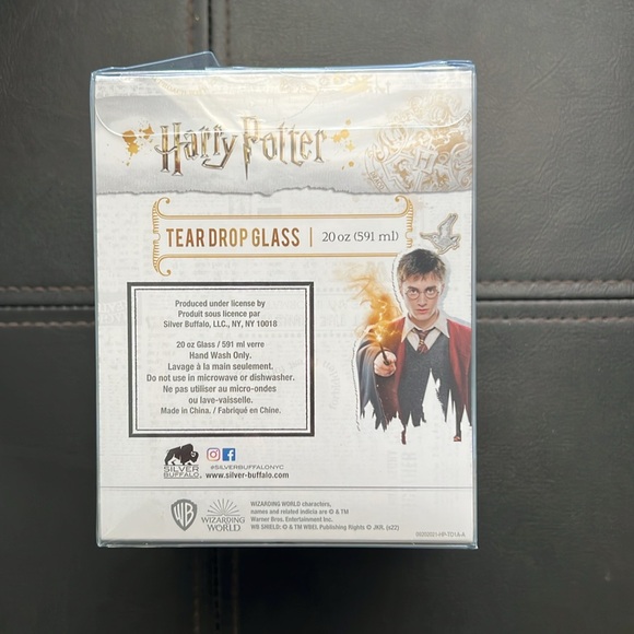 Harry Potter | Tear Drop Glass Hogwarts Crest Stemless - Picture 2 of 4